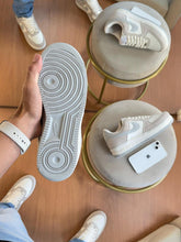 Carregar imagem no visualizador da galeria, Nike Air Force 1 - Gelo/Cinza