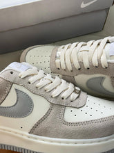 Carregar imagem no visualizador da galeria, Nike Air Force 1 - Gelo/Cinza