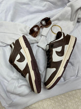 Carregar imagem no visualizador da galeria, Tênis Nike Dunk Low - Cacau
