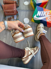 Carregar imagem no visualizador da galeria, Tênis Dunk Low - Off White/Caramelo
