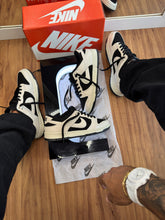 Carregar imagem no visualizador da galeria, Dunk Low - Branco & Preto