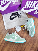 Carregar imagem no visualizador da galeria, Tênis Nike Dunk Low - Menta