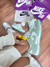 Carregar imagem no visualizador da galeria, Tênis Nike Dunk Low - Menta