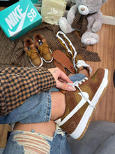 Carregar imagem no visualizador da galeria, Tênis Dunk Low Teddy Bear - Caramelo