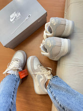 Carregar imagem no visualizador da galeria, Tênis Nike Air Force 1 - Gelo/Cinza - Couro