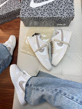 Carregar imagem no visualizador da galeria, Tênis Dunk Low - Areia/Glitter