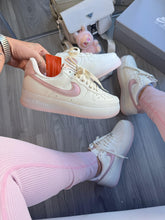 Carregar imagem no visualizador da galeria, Air Force – Off White / Rosa Metálico