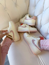 Carregar imagem no visualizador da galeria, Air Force – Off White / Rosa Metálico