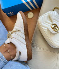 Carregar imagem no visualizador da galeria, Tênis Adidas Samba OG -Branco/Ouro