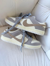 Carregar imagem no visualizador da galeria, TĂŞnis Dunk Low - Cinza/Nude