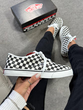 Carregar imagem no visualizador da galeria, Vans Authentic – Xadrez