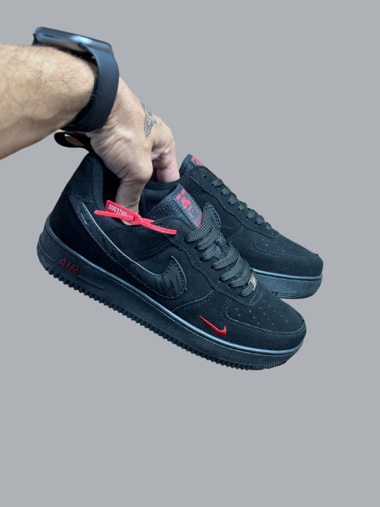 Tenis Nike Air Force 1 Low Arrives in Black Suede