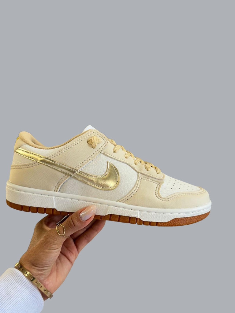 Tênis Nike Dunk Low - Branco/Dourado