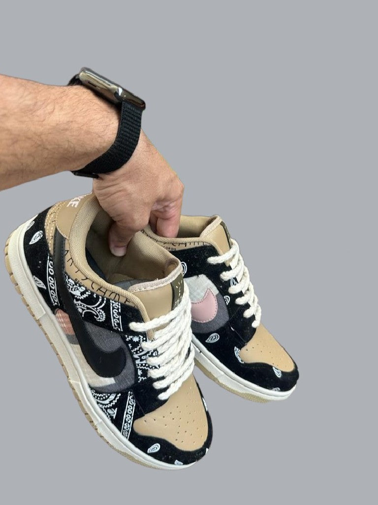 Tênis Nike Dunk Low cactus x Travis Scott