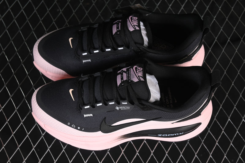 Nike Vomero 18 Gore-Tex “Black Crimson Tint”