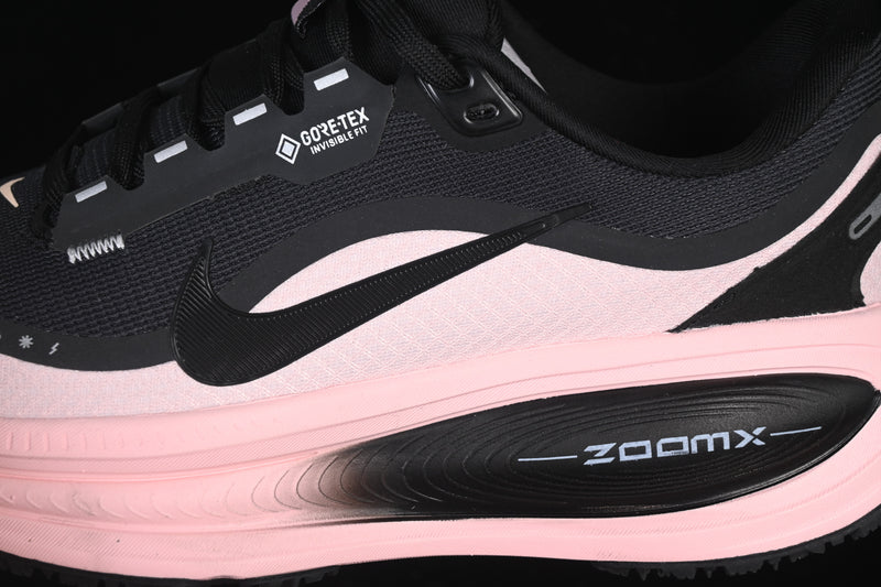 Nike Vomero 18 Gore-Tex “Black Crimson Tint”