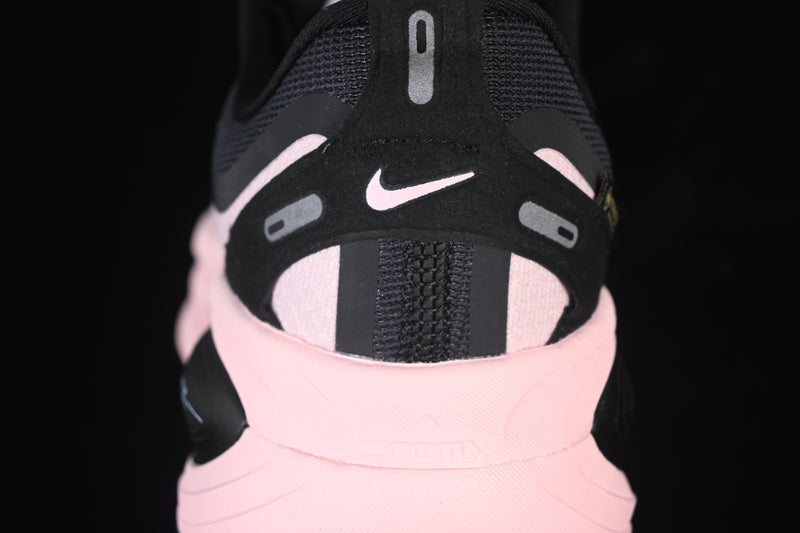 Nike Vomero 18 Gore-Tex “Black Crimson Tint”
