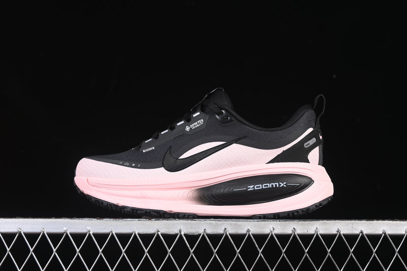 Nike Vomero 18 Gore-Tex “Black Crimson Tint”