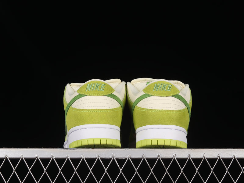 Nike Dunk Low “Green Apple”
