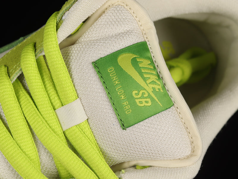 Nike Dunk Low “Green Apple”