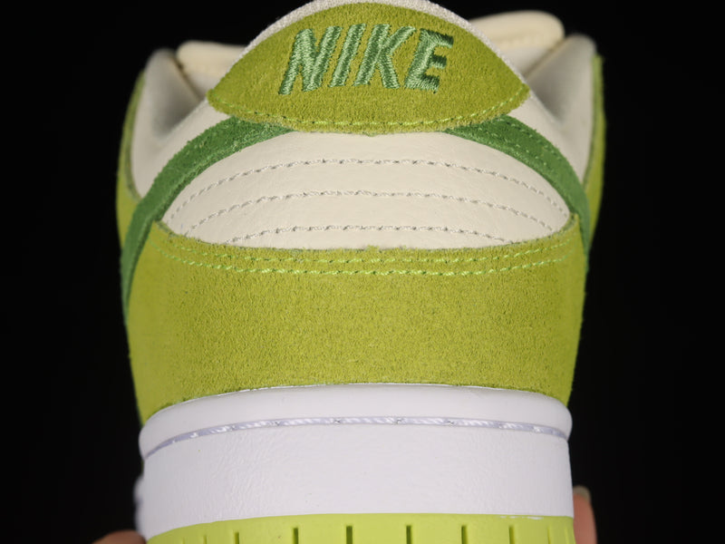 Nike Dunk Low “Green Apple”