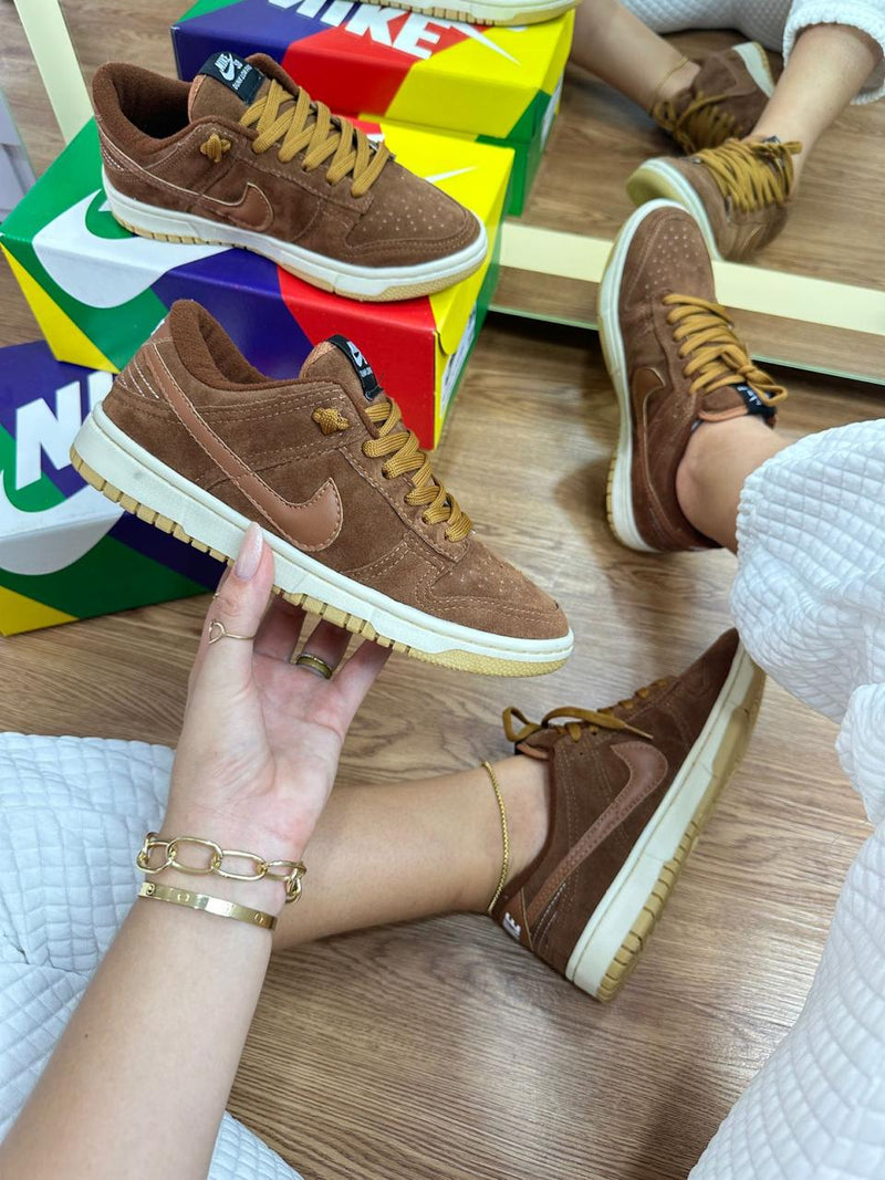 Tênis Nike DUNK Low Brown