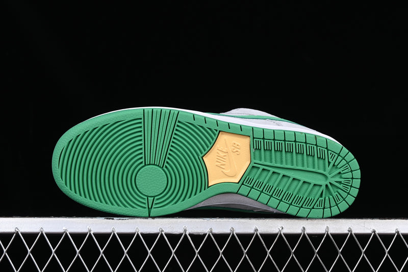 Nike SB Dunk Low “Medusa”