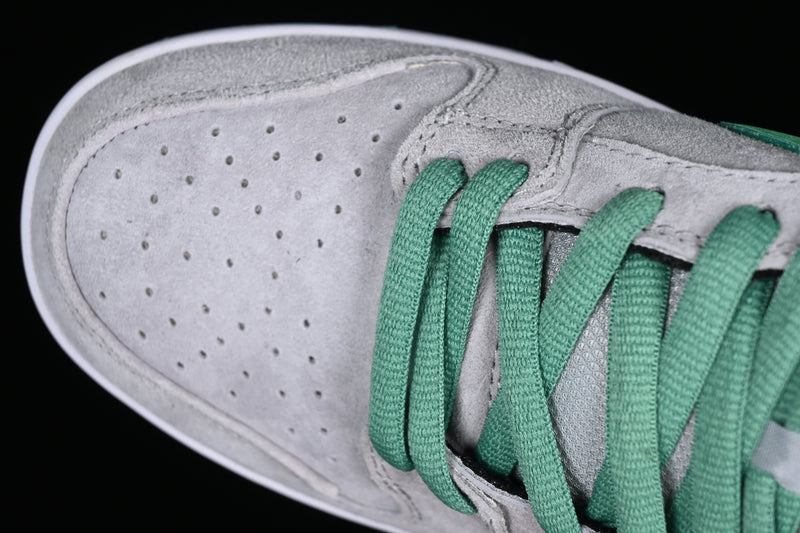 Nike SB Dunk Low “Medusa”