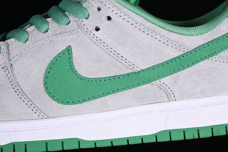 Nike SB Dunk Low “Medusa”