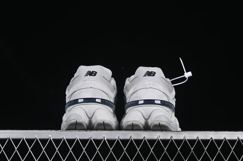 New Balance 9060 – Silver Metallic Grey