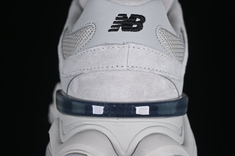 New Balance 9060 – Silver Metallic Grey