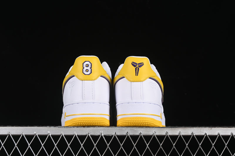 Nike Air Force 1 Low Retro QS Kobe Bryant "Branco/Varsity Maize"