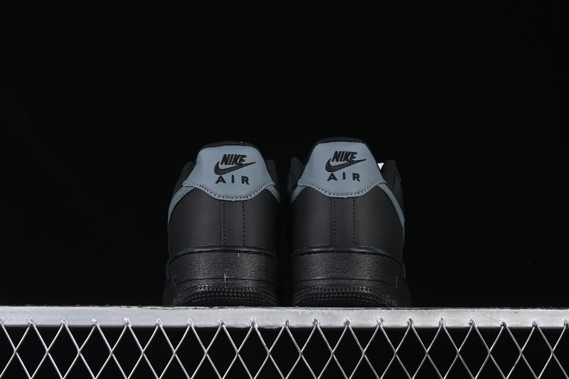 Nike Air Force 1 ’07  Black / Cool Grey