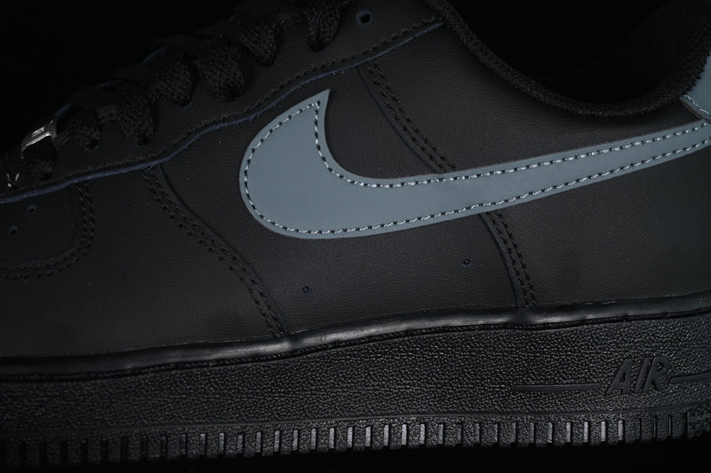 Nike Air Force 1 ’07  Black / Cool Grey