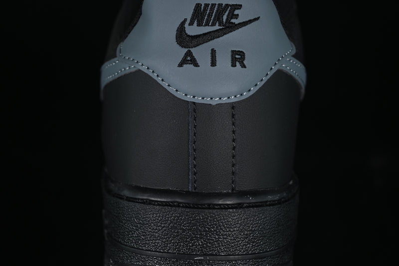 Nike Air Force 1 ’07  Black / Cool Grey