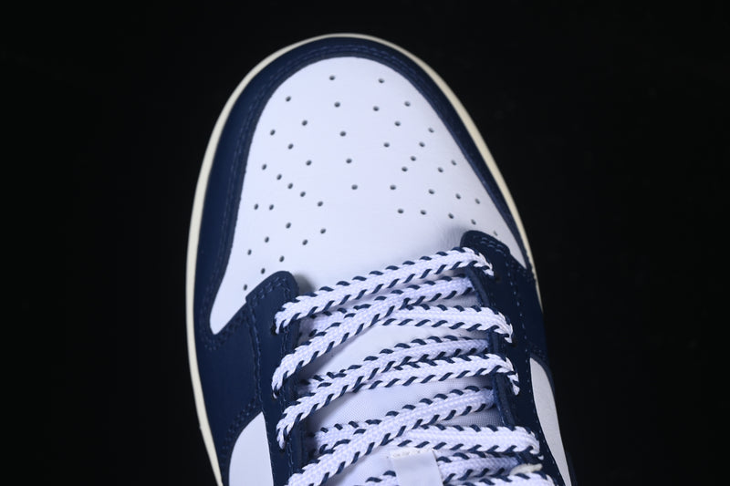 Nike Dunk Low “New York Yankees”