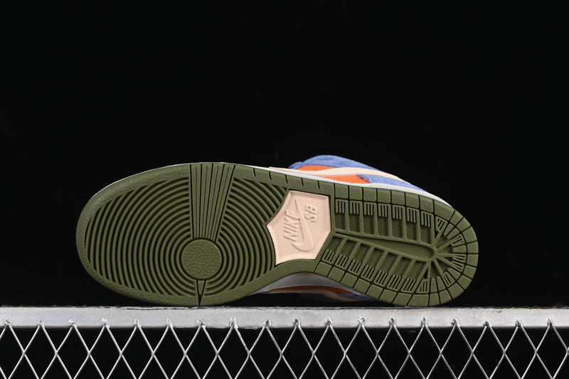 Nike SB Dunk Low “Light Carbon Monarch”
