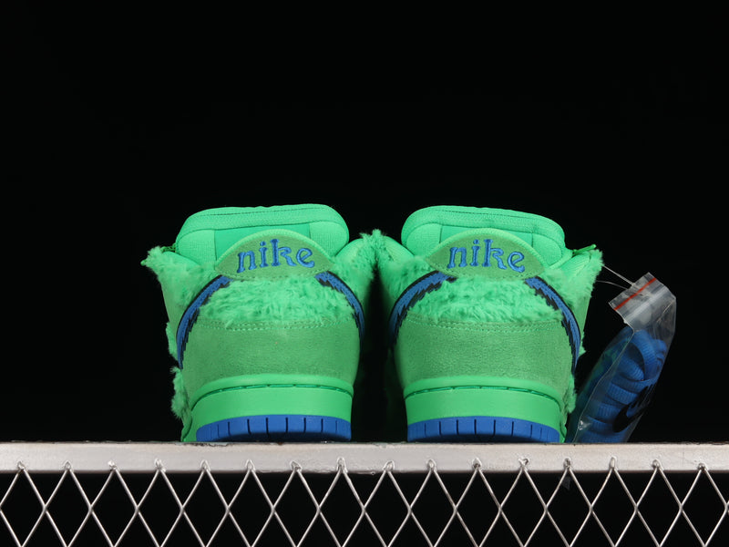 Nike SB Dunk Low x Grateful Dead “Bears Green”