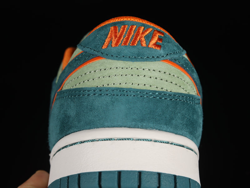 Nike SB Dunk Low x Katsuhiro Otomo “Steamboy OST”