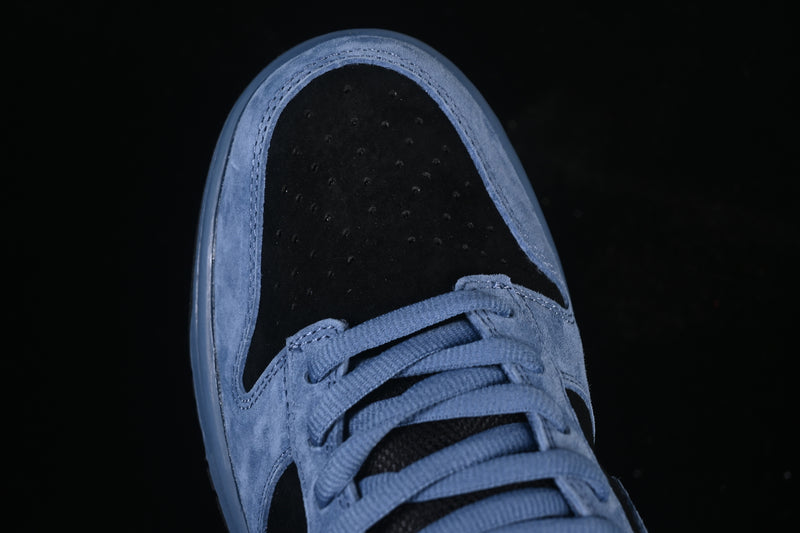 Supreme x Nike SB Dunk Low “Ocean Fog/Black”