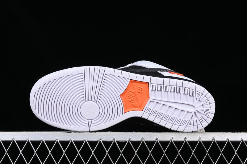 Nike SB Dunk Low “TIGHTBOOTH”