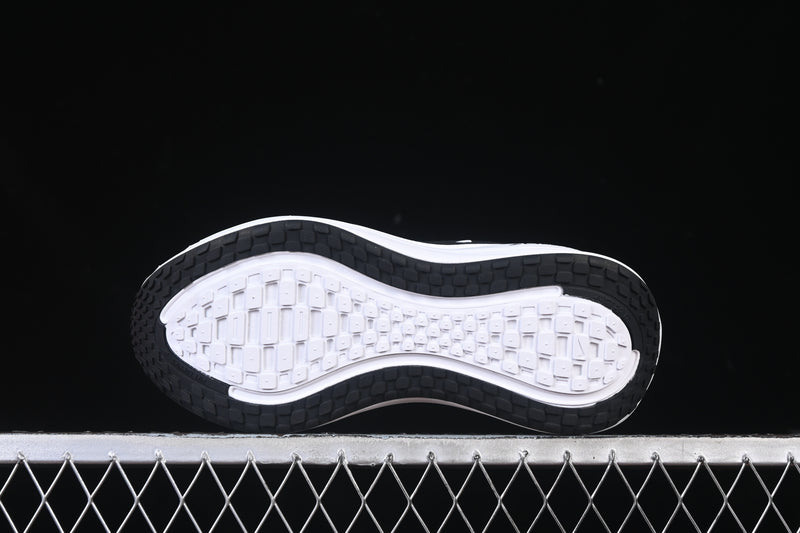 Nike Vomero Plus “Black / White”