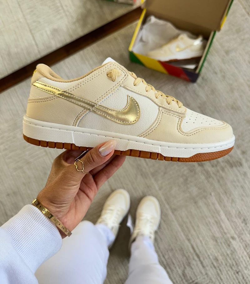 Tênis Nike Dunk Low - Branco/Dourado