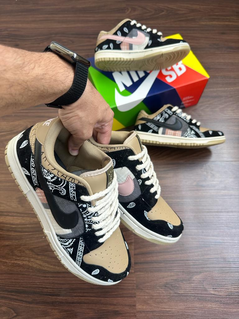 Tênis Nike Dunk Low cactus x Travis Scott