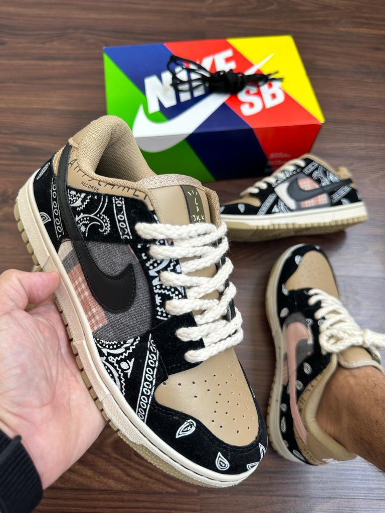 Tênis Nike Dunk Low cactus x Travis Scott