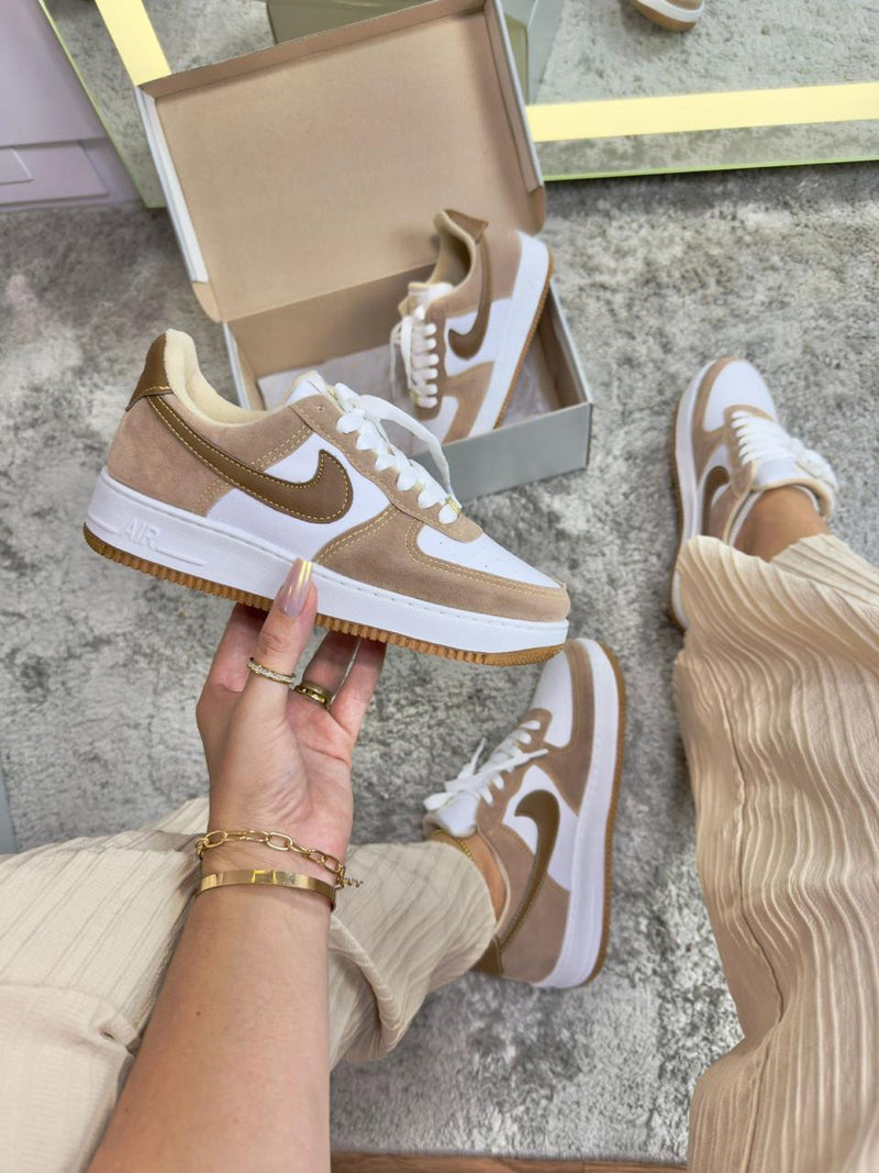 Tenis Nike Air Force 1 Low Caramelo Camurça