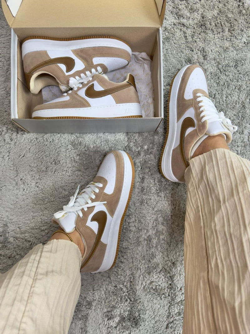 Tenis Nike Air Force 1 Low Caramelo Camurça