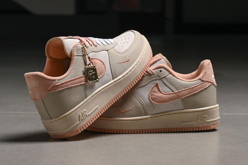 Tênis Nike Air Force 1 - Rosa