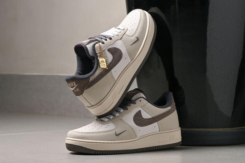 Tênis Nike Air Force 1 - Marrom