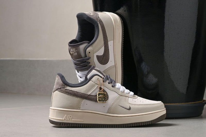 Tênis Nike Air Force 1 - Marrom